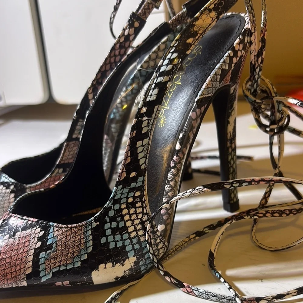 Shoe Dazzle Black and Pink Snakeskin Heels
